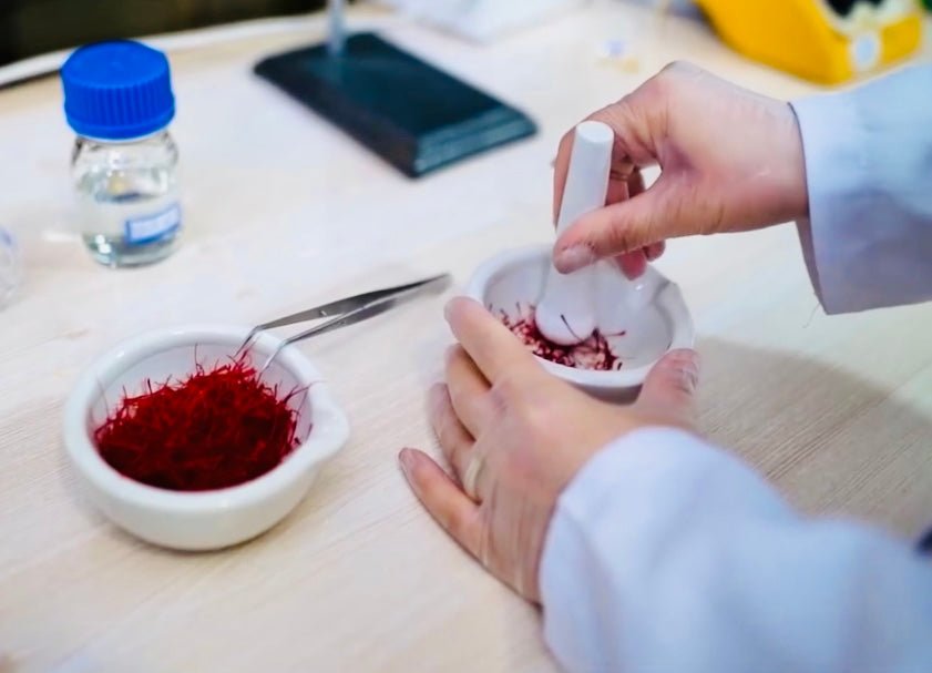 Wie erkennt man echten Safran? Tipps zur Qualität, Farbe, Geruch & Herkunft - Hi Quality Safran